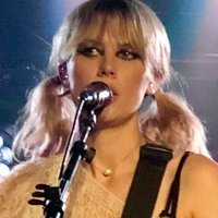sophie 🦦 BLOOM ERA (@seeuinm4rs) 's Twitter Profile