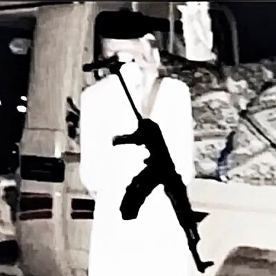 انا شعاع الشمس والليل الاسّود وانا ركين النود لاهاجّت النود
