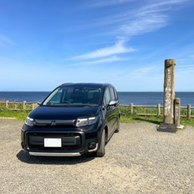 新型フリードクロスターで車内で仕事をしながら全国を駆け回るのが目標。 音楽制作、写真、ドローン、スキー