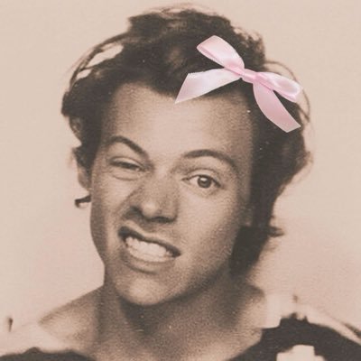 she/her 🫶🏼 slut for alex turner and harry styles 💌 musical theatre, sabrina carpenter and doctor who enjoyer 𓆉 number one 1989 fan!!