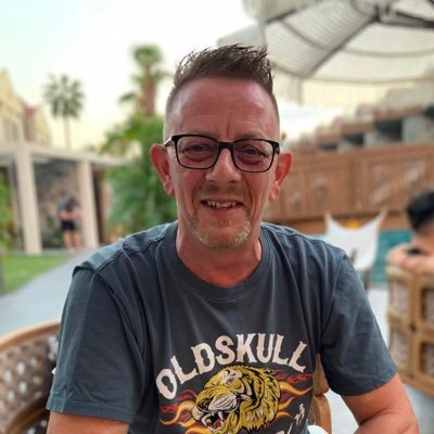 zorgmedewerker, copywriter, amateurkok met een voorliefde voor Rotterdam en jazz/funk/soul.