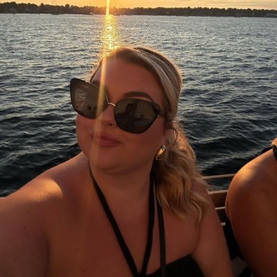 AnisahKosasih's profile picture. Texas 🇺🇸 # I'm an honest and caring person cuz I'm an angel to help anyone in any kind of situation I'm not here for relationship I'm married woman💥🎉