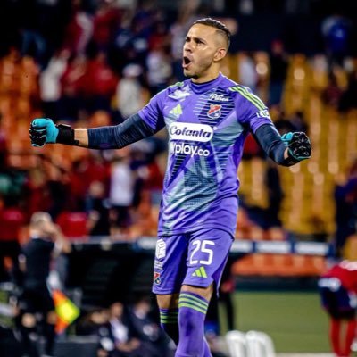 Jugador profesional de Fútbol Arquero del Independiente Medellín / Hijo de Dios ❌ Facebook