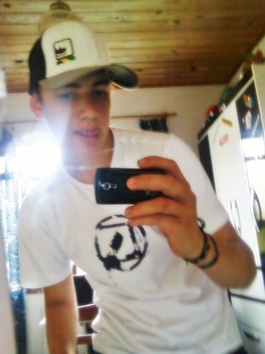 WallaceHFrizo's profile picture. Eu sei quem são os verdadeiro 
Seja bem vindo ao meu clu, clu, clu, clu, clu, club
Alem do futuro
Meu mundo é desconhecido
Onde as mulheres sao inventadas