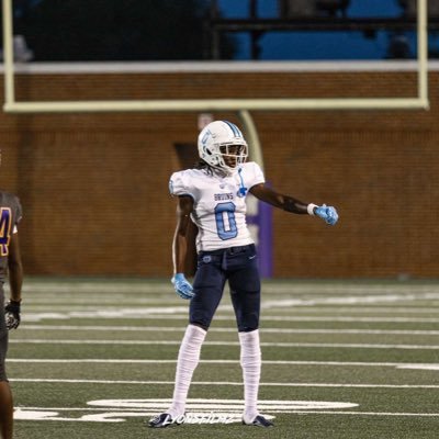 LennixValarie_'s profile picture. LV |C/O 2025| |6’3-175|3.5 GPA|🏀:Guard| |🏈:WR| |South Florence HS