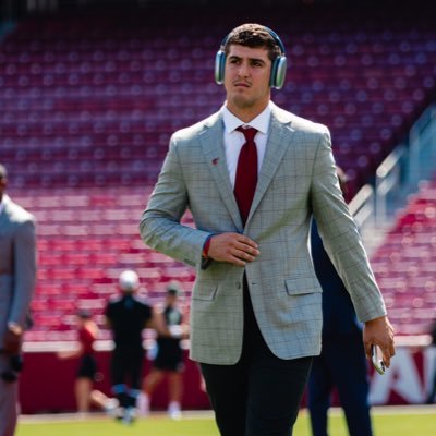 max_schmidly's profile picture. Myers Park HS, NC 23’ | @RazorbackFB 🐗 LS