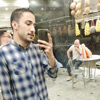 سئل ابن تيمية:كيف أصبحتَ ؟فقال:بين نعمتين ﻻ أدري أيتهما أفضل ذنوب قد سترها الله عليَّ فلم يُعيرني بها أحد من خلقه ومودة ألقاها في قلوب العباد ﻻ يبلغها علمي