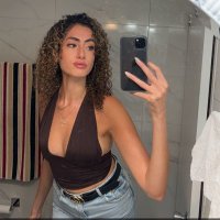 V (@giraffeecrack) 's Twitter Profile
