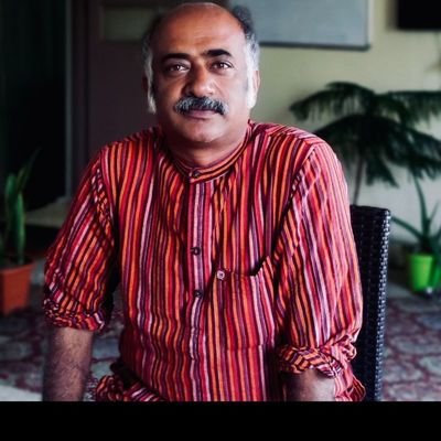 Journalist with @TOI, formerly @Outlookindia, @IndiaToday, @GreaterKashmir, @KashmirMonitor
فکرِ دنیا میں سر کھپاتا ہوں،
میں کہاں اور یہ وبال کہاں
