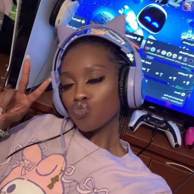 #FSU20'🐾 • 💕ΔΟ 🎶 1909 • GIRL GAMER 🎮• Follow me on Twitch 💜🥹 LINK BELOW I’m pretty entertaining and deadly sometimes 😈