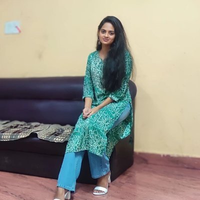 Aarti42534510's profile picture. Student