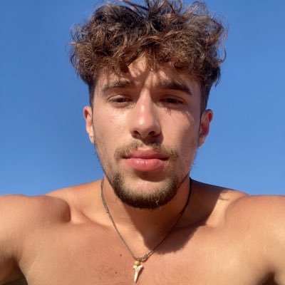 antoixne's profile picture. 