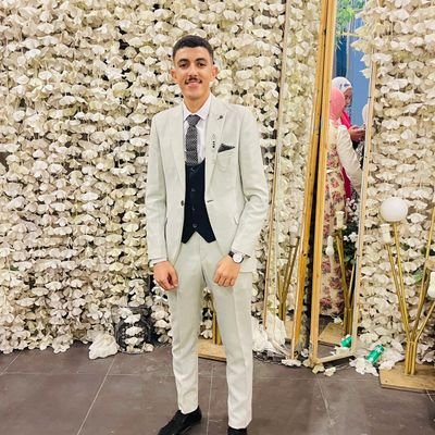 إنَّ الرَّسٌولَ لَنٌورٌ يٌسْتَضَاءٌ بِهِ.
صَلٌوا عُليه.💙🌿