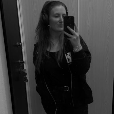 Écrivaine en herbe 🍃 F1 - CL16 🏎️ 1D and 5SOS for ever 🤍 Louis’ girl and Luke’s girl ✨