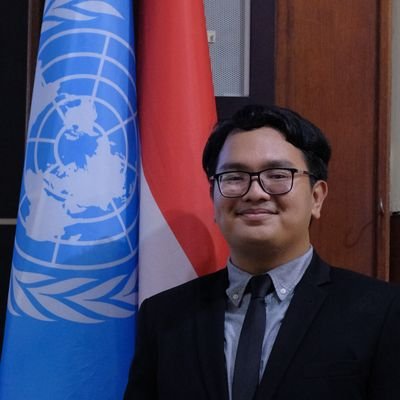 berylaries_'s profile picture. he/him 👓