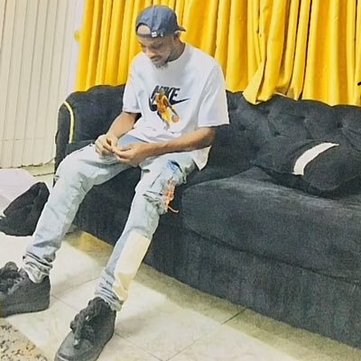 Osas4412's profile picture. Distributing peace plus love ❤️