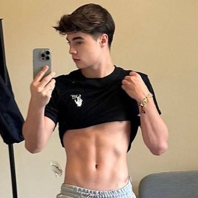 revoxszn's profile picture. Click here for exclusive access. 🌶🔥👇🏻