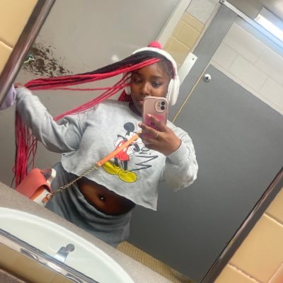 nekoyyll's profile picture. just here