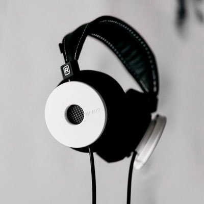 Martinnn__'s profile picture. Audiófilo. Cinéfilo. Abogado. Geek. Colecciono discos. Guitarrista aficionado.