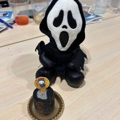 dbdやってます😊特にキラーさんが大好きです🧡💛💚でもプレイはサバイバー中心です! 絵のご依頼なども受け付けております🌟お気軽にどうぞっ🥰声の役者やらせていただいております🍀 かくれんぼ大会🥉