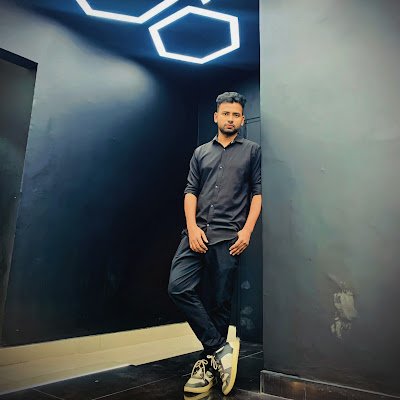 Hello, I am a graphic designer with three years of experience in creating engaging visuals and effective brand identities. #designer #marketer