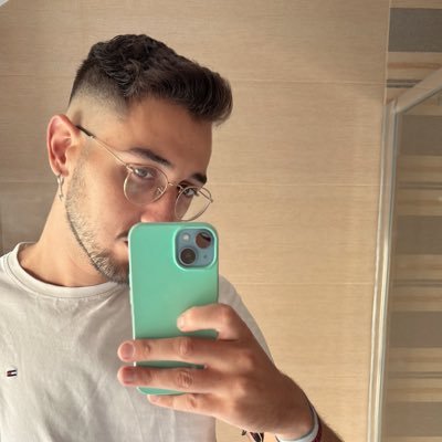 Alvarovilladu's profile picture. Leonés. Economista. Asesor financiero.