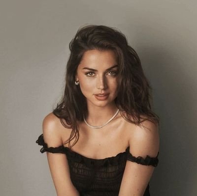 dwonderwmn's profile picture. Ana de Armas/Gal Gadot