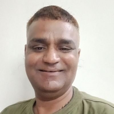 एक सुकून कि तालाश में, ना जाने कितनी बेचैनियाँ पाल ली हमने और लोग कहते हैं, हम बड़े हो गये और ज़िन्दगी संभाल ली ।