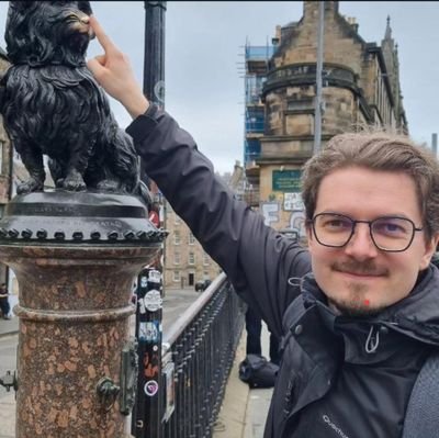 Professeur de sciences qui s'intéresse à d'autres sujets, mais les sciences c'est quand même la vie.