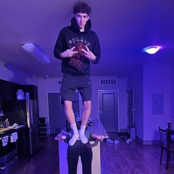 gelik400's profile picture. i get on here and get to lying🫦
