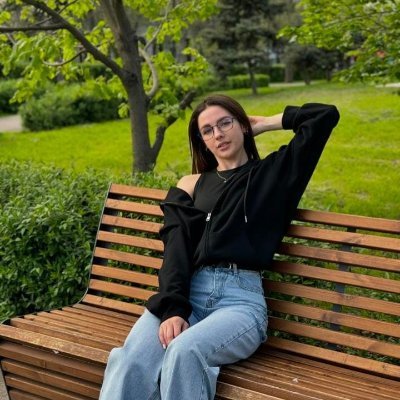 I am Fiona , 2D + 3D designer , Also passionate for Anime & Furry Art ,Collab with me 🎨🖌️