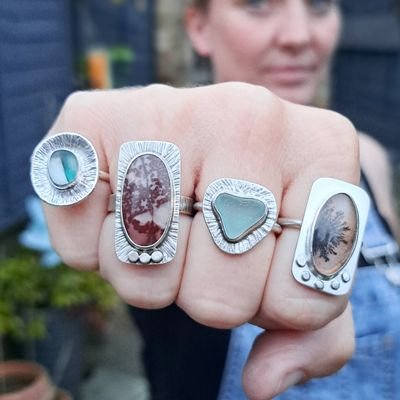 Handcrafted jewellery made in East London, UK ♡ Silver, mixed metals, sea glass, upcycling, gems ♡ Winner of #SBS
♡ Insta: @ilovedolly_