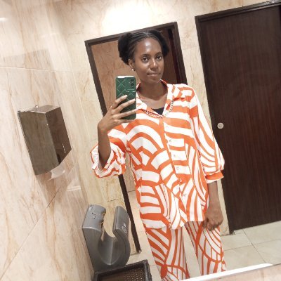 ya_data_godmada's profile picture. ...put 'em together and what have you got? A clean-nee-nyy-data-di-boo — Godmother, Cinderella 🪄
Finding the magic in data ✨
Bookish Sombori ✨