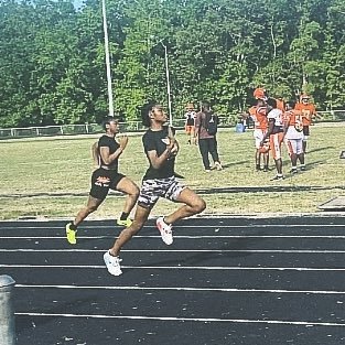 Track🏃🏽♀️ | Cross country |Wrestling | Sc | ‘29👩🏽🎓 | Honors student | 8037075653 | email:theonlyyannaaa@gmail.com | 5’2 | 131 lbs | sprints-mid distance