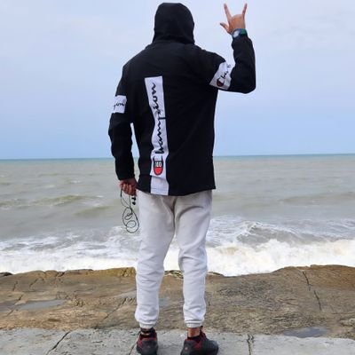 🤴🏔🌨. Made in Seville 🌍. EdLP7🦁🇦🇹❤️. Snowmass🏂. Future pilot 🚁. 📈📉💸💯™️.🐘♋️