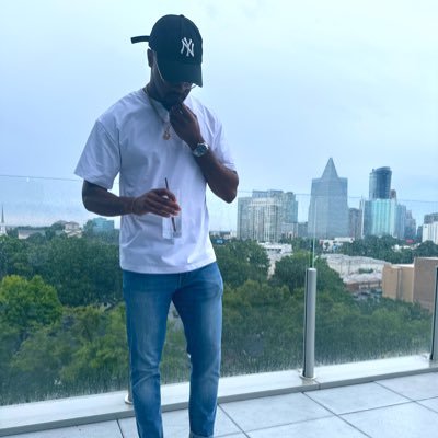 V-State Alum | Photographer | Brand Architect | A̶v̶a̶t̶a̶r̶ | MFA | #VisionofOz | ΑΦΑ ❄️| IG:VisionofOz