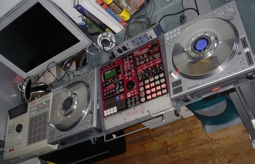 _338679688428's profile picture. essa e uma radio que estamo contruindo onde iremos tocar todos os ritimos, estaremos abrindo oportunidades para novos djs,mc,cantores, e outros mais vem comferi