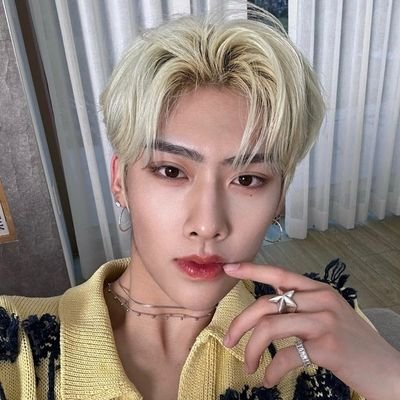 arsennss's profile picture. ...