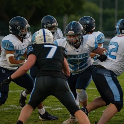 6’1 240 lbs. 3.9 GPA. multi-sport athlete. Varsity Right Tackle. C/O ‘26. 310 bench, 455 squat. 2nd Team All Conference. Team Captain |608-556-1519|