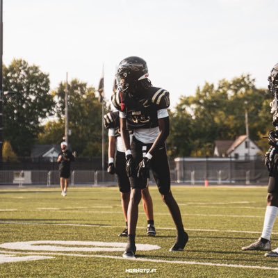 wgh | 2025 | 160lbs | , Wr , |FS , | 6’4 ( football , track ! HC @sirtrich EMAIL:ownlanemari@gmail.com number: 2348066421.