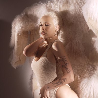 xxzxgiozx's profile picture. c l a u d e