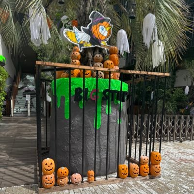 nyafrance's profile picture. 吹田在住 江坂で生まれて40年以上。風景が変わり、少し切なくなることもあったり。そんな40代ライフを過ごす4児のパパさんです。