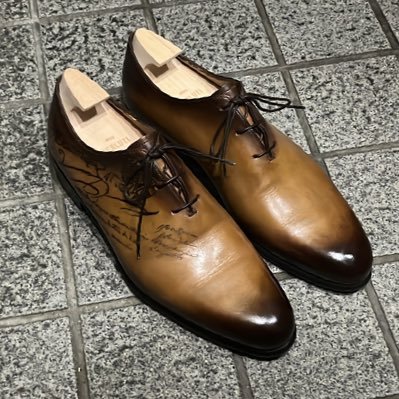 万年金欠なのでその辺の雑草食って生きてます。革靴とか腕時計が好きです。適当にソシャゲやったり、フロムゲーやったり、YouTube観たりしてます。