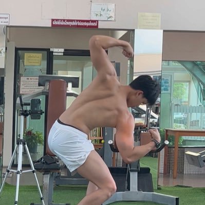 ofufuyfuafuy's profile picture. 