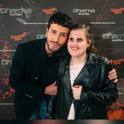 yoevanrebozio's profile picture. nací en 1992, amo la música, soy ciega de nacimiento, adoro cantar, y sigo mis sueños hasta el final! fan de @sebastianyatra, @tinistoessel y de muchos más!