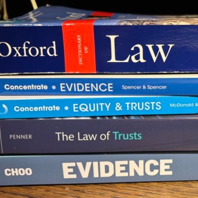 casescasescases's profile picture. Teacher, law graduate, and future barrister.