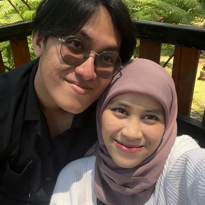 Jadilah dirimu sendiri, karena tidak ada yang mau menjadi dirimu 🙏