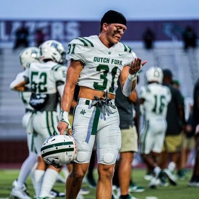 Dutch fork highschool 🏈 and track 🏃. 5”11, 175”|SS/FS| Co 2026|3.8 gpa. 400m dash 50.22 800m: 1:58.56