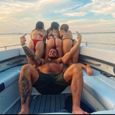 ex-hourglass cofounder 15k to 48 mill | degen | get lucky sometimes | full time drunk | I’m not a caller I just tweet what I buy nothing is FA…