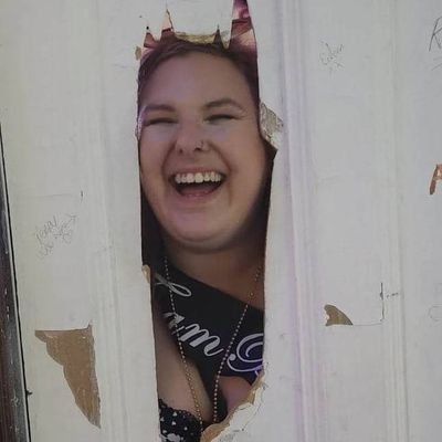 HiItsLindsay_'s profile picture. she/her 

Host of @GhoulfriendPod